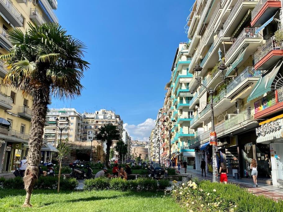 Crystal Studio-downtown Escape-navarinou Square Apartment Thessaloniki