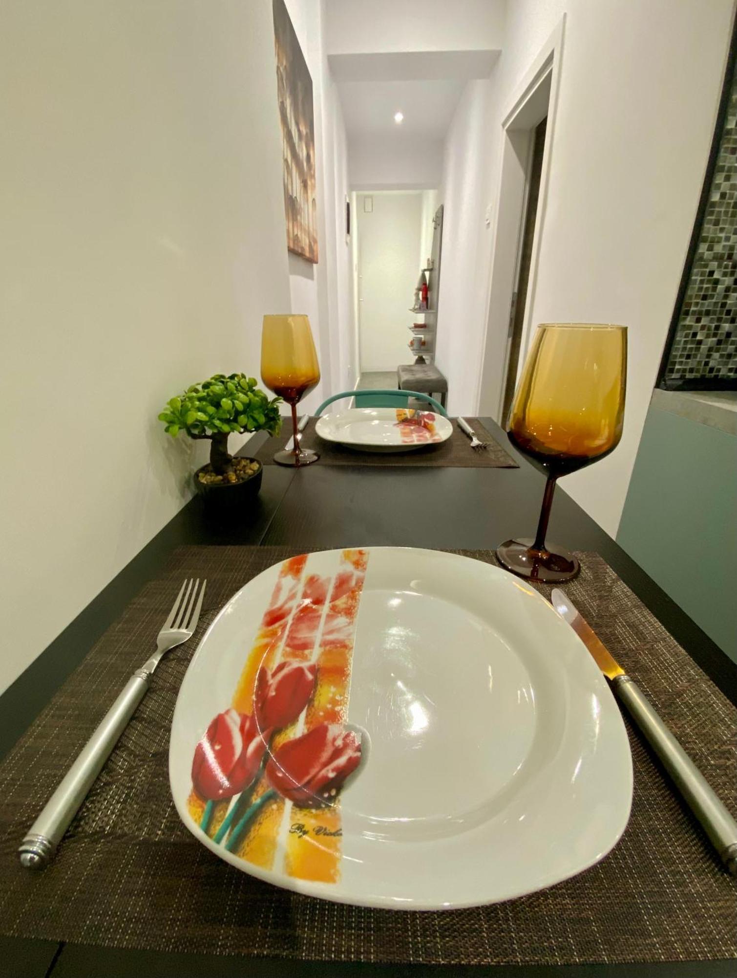 Crystal Studio-downtown Escape-navarinou Square Apartment Thessaloniki